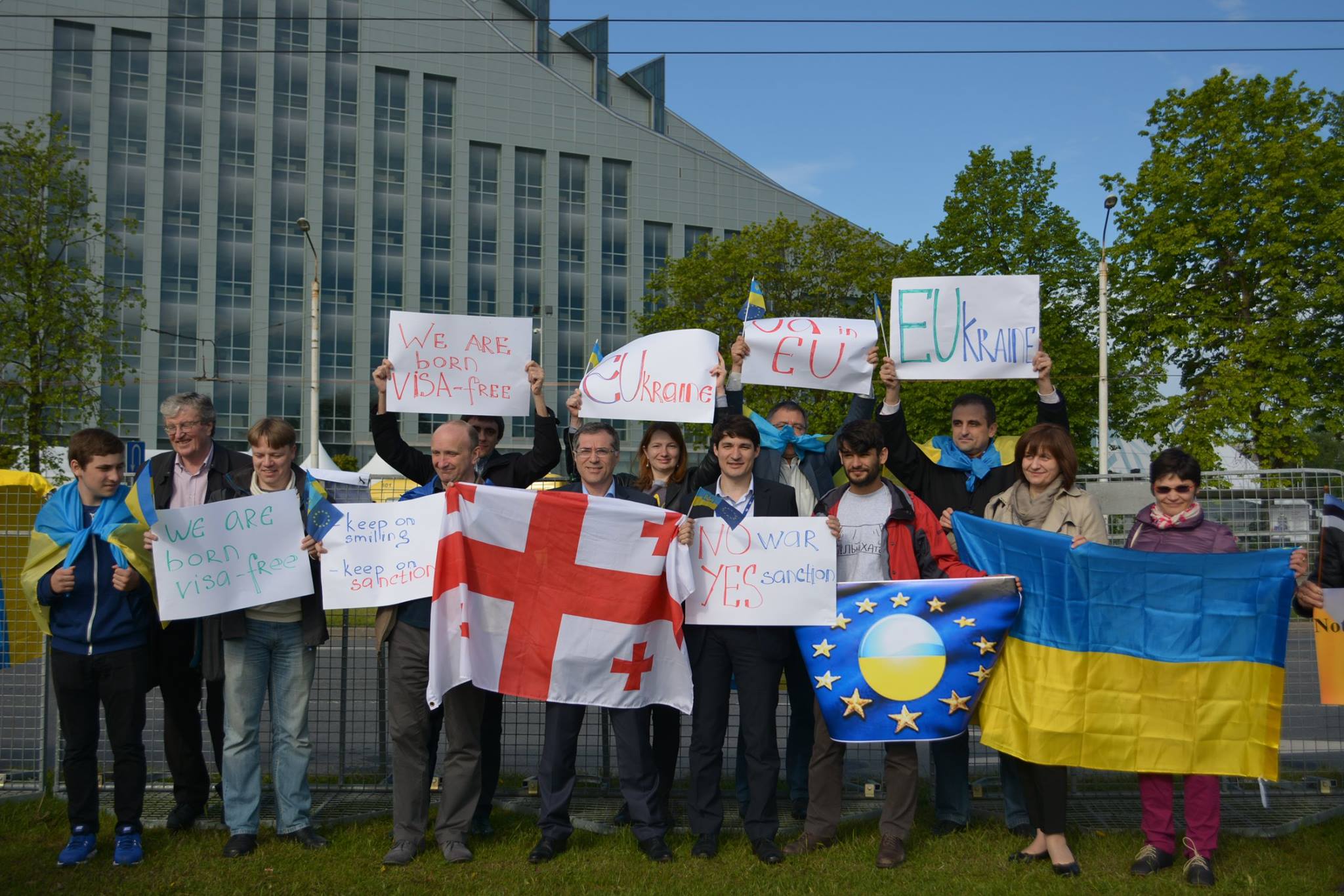 EaP CSF demonstrating outside of the National Library of‪ Latvia‬